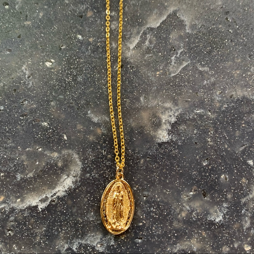 *SOLD*Gold Jesus Necklace ✝️ - Picture 2 of 3